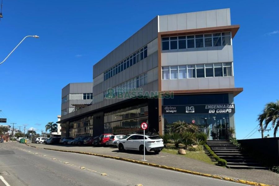 Sala com 1000m², no bairro Sagrada Família em Caxias do Sul para Alugar