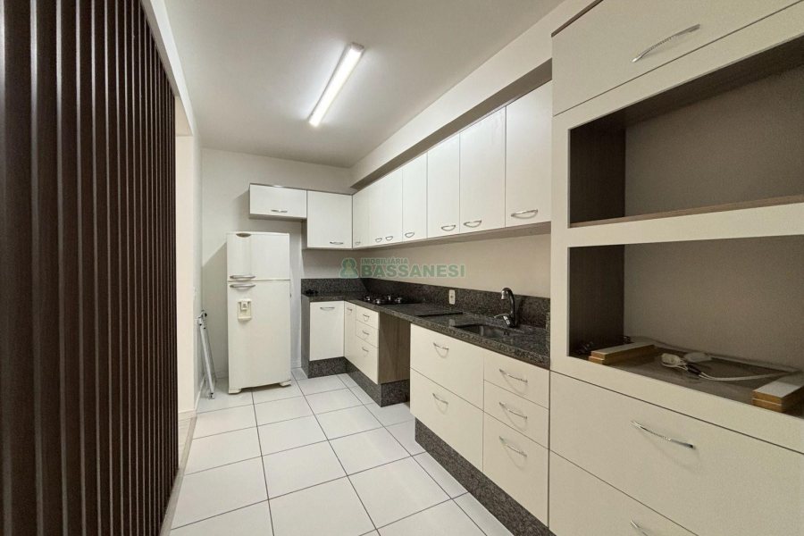 Apartamento com 62m², 3 dormitórios, 2 vagas, no bairro De Lazzer em Caxias do Sul para Alugar