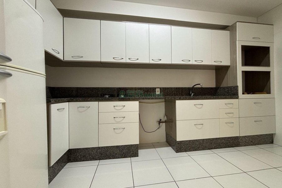 Apartamento com 62m², 3 dormitórios, 2 vagas, no bairro De Lazzer em Caxias do Sul para Alugar