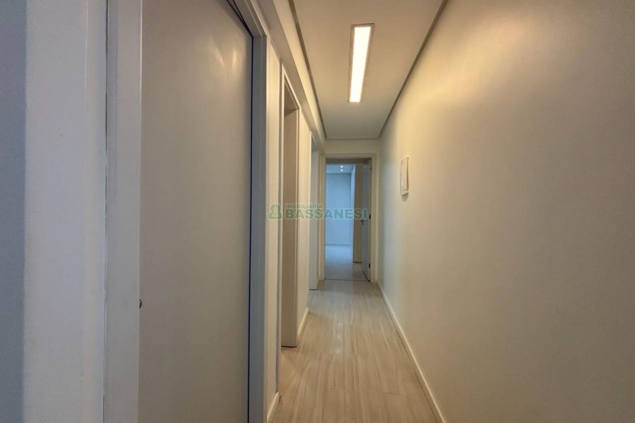Apartamento com 62m², 3 dormitórios, 2 vagas, no bairro De Lazzer em Caxias do Sul para Alugar