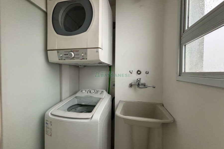 Apartamento com 62m², 3 dormitórios, 2 vagas, no bairro De Lazzer em Caxias do Sul para Alugar