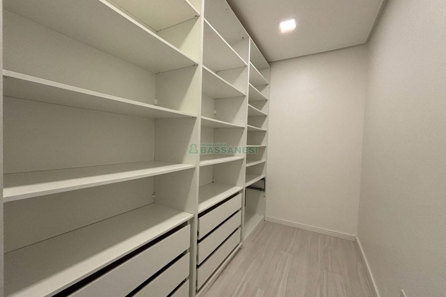 Apartamento com 62m², 3 dormitórios, 2 vagas, no bairro De Lazzer em Caxias do Sul para Alugar