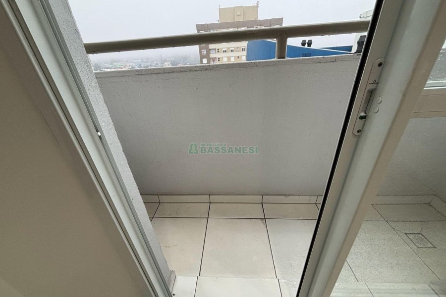 Apartamento com 62m², 3 dormitórios, 2 vagas, no bairro De Lazzer em Caxias do Sul para Alugar