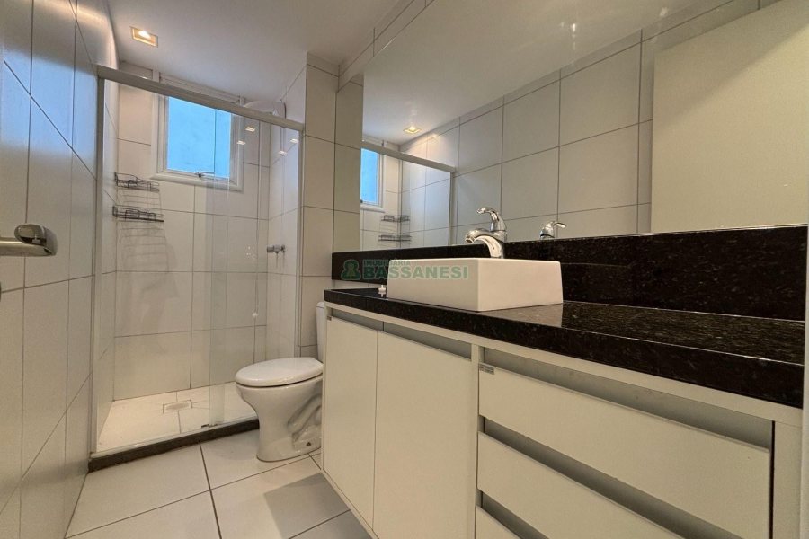 Apartamento com 62m², 3 dormitórios, 2 vagas, no bairro De Lazzer em Caxias do Sul para Alugar