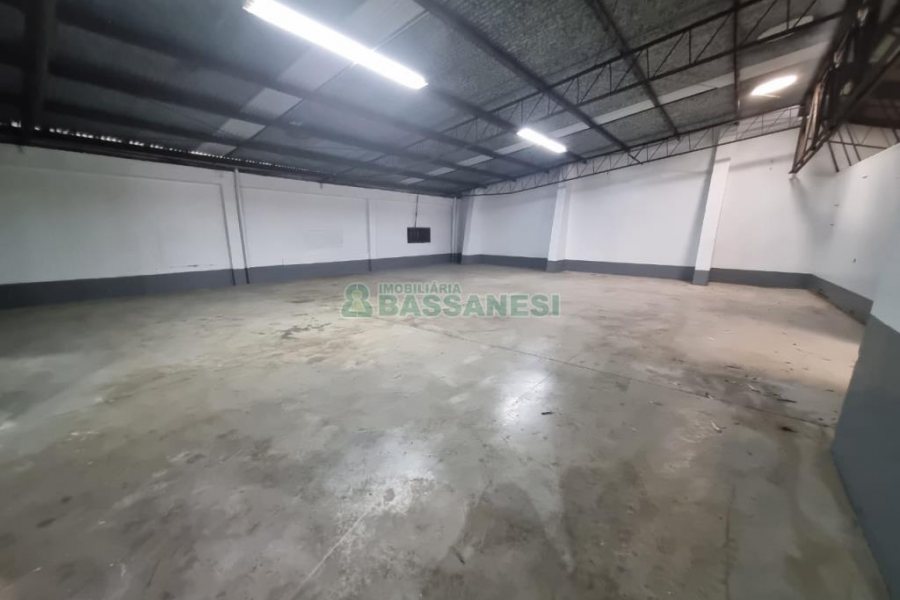 Pavilhão com 769m², no bairro São José em Caxias do Sul para Alugar