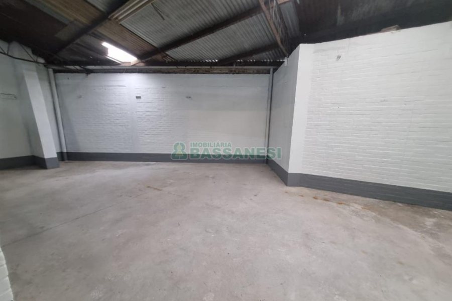Pavilhão com 769m², no bairro São José em Caxias do Sul para Alugar
