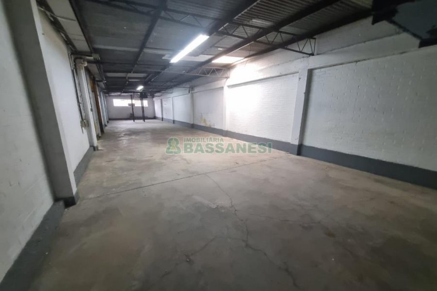 Pavilhão com 769m², no bairro São José em Caxias do Sul para Alugar