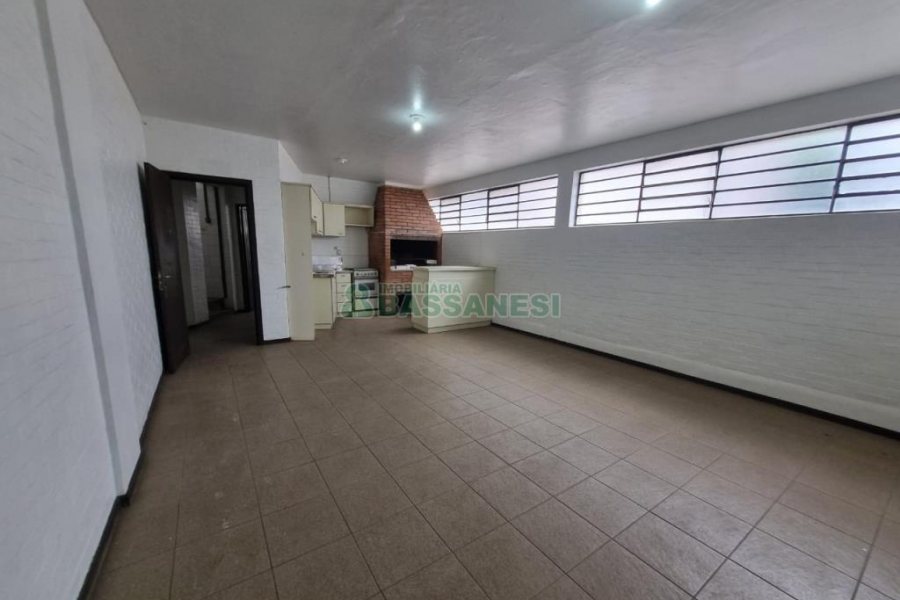 Pavilhão com 769m², no bairro São José em Caxias do Sul para Alugar