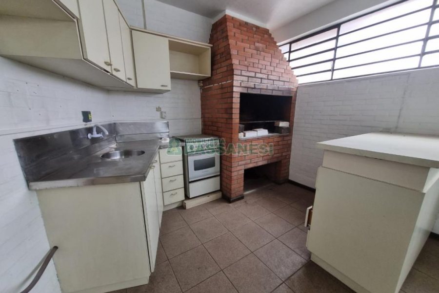 Pavilhão com 769m², no bairro São José em Caxias do Sul para Alugar
