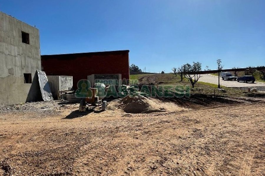 Terreno com 465m², no bairro Monte Bérico em Caxias do Sul para Comprar