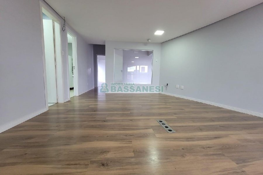 Sala com 100m², no bairro Centro em Caxias do Sul para Alugar