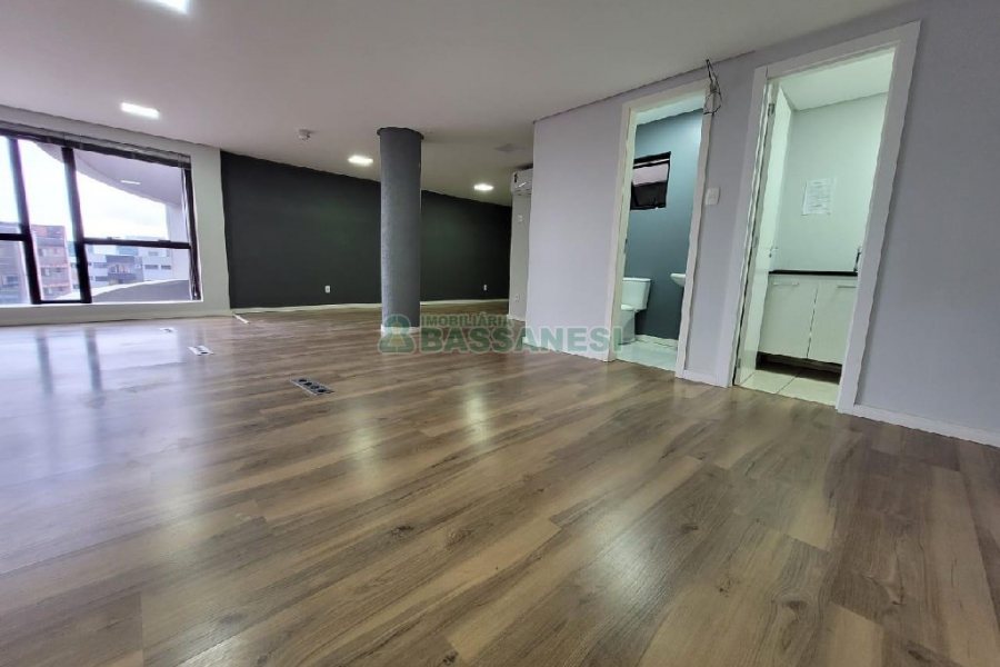 Sala com 100m², no bairro Centro em Caxias do Sul para Alugar