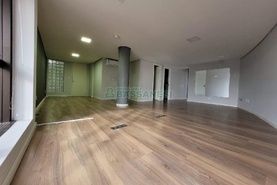 Sala com 100m², no bairro Centro em Caxias do Sul para Alugar