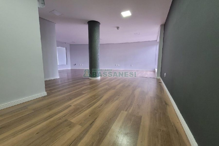 Sala com 100m², no bairro Centro em Caxias do Sul para Alugar