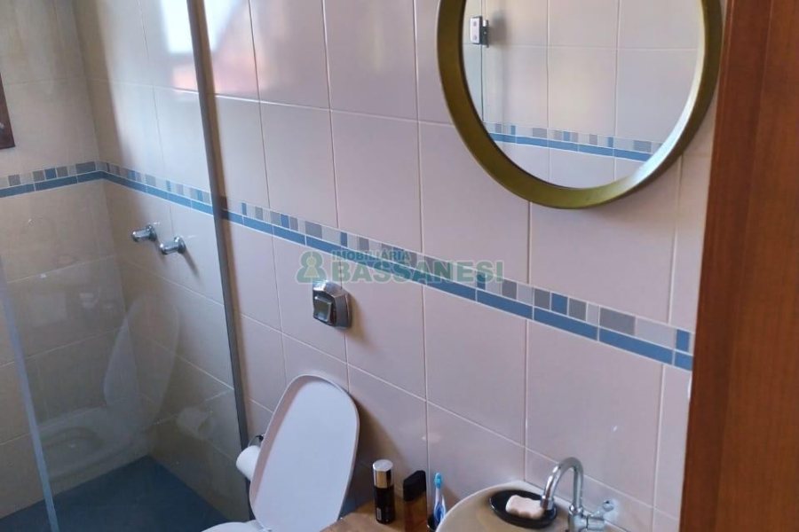 Casa com 249m², 3 dormitórios, 2 vagas, no bairro Desvio Rizzo em Caxias do Sul para Comprar