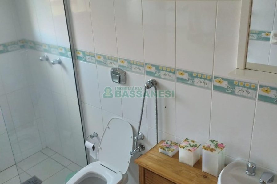 Casa com 249m², 3 dormitórios, 2 vagas, no bairro Desvio Rizzo em Caxias do Sul para Comprar