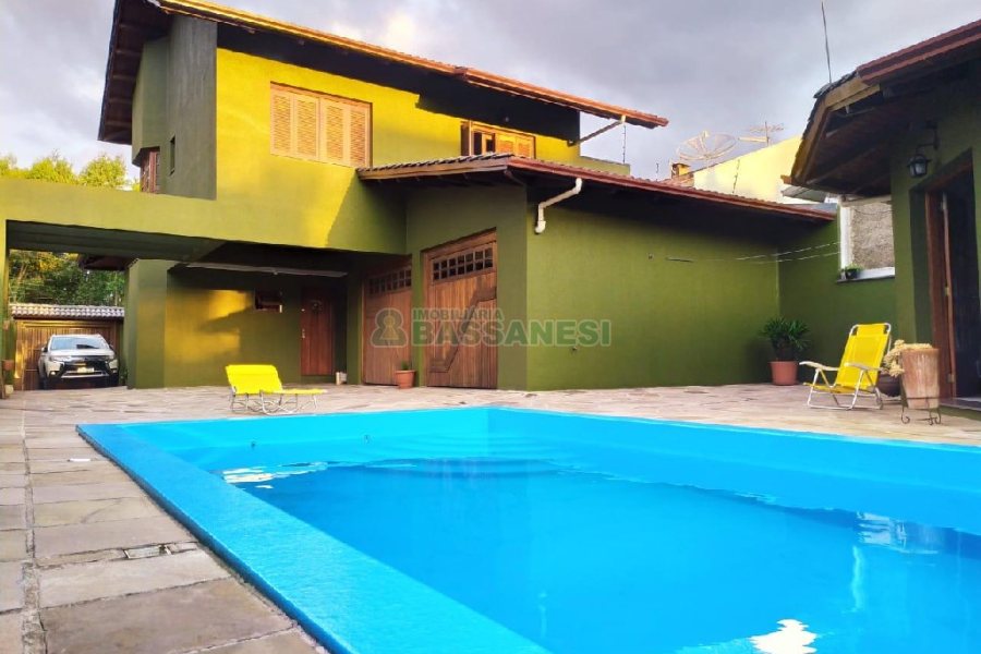 Casa com 249m², 3 dormitórios, 2 vagas, no bairro Desvio Rizzo em Caxias do Sul para Comprar