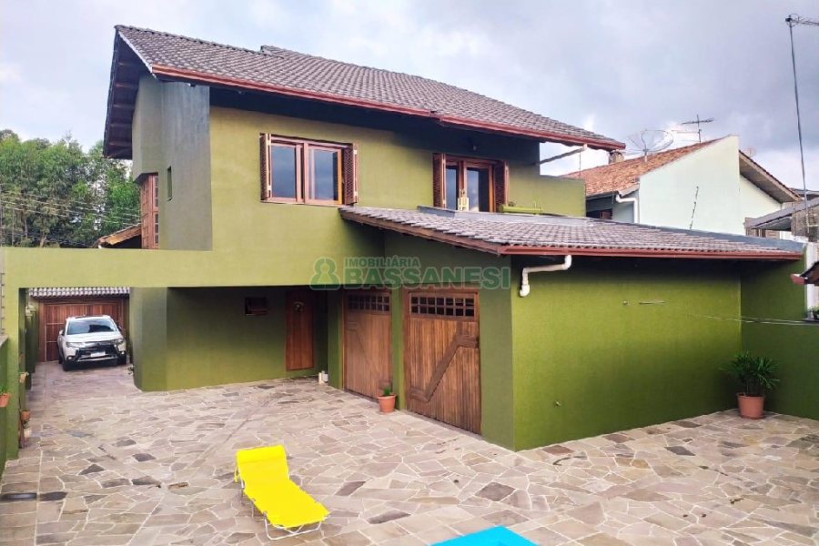 Casa com 249m², 3 dormitórios, 2 vagas, no bairro Desvio Rizzo em Caxias do Sul para Comprar