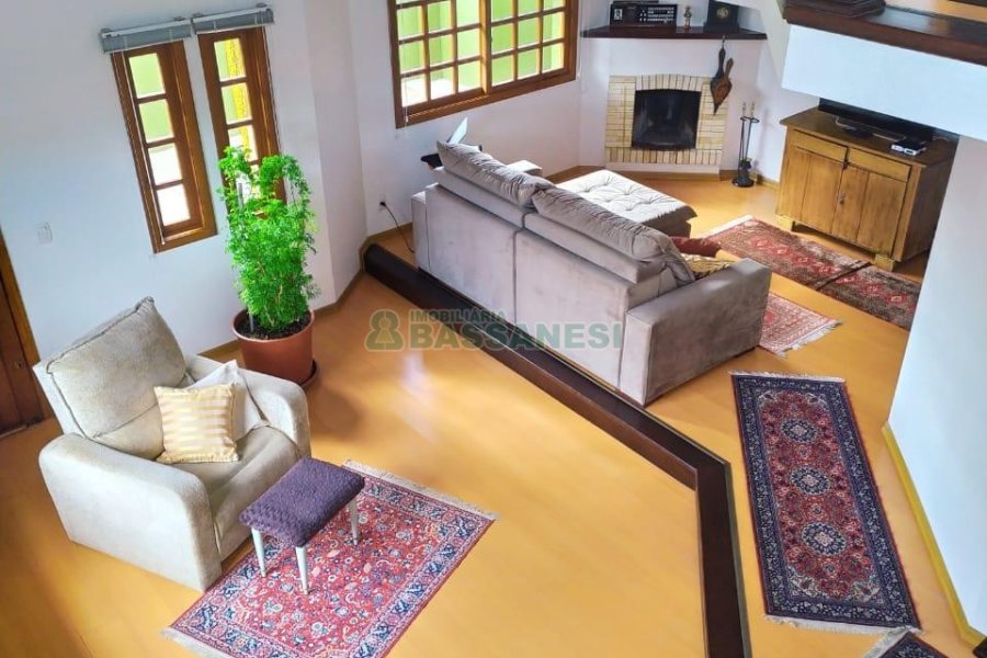 Casa com 249m², 3 dormitórios, 2 vagas, no bairro Desvio Rizzo em Caxias do Sul para Comprar