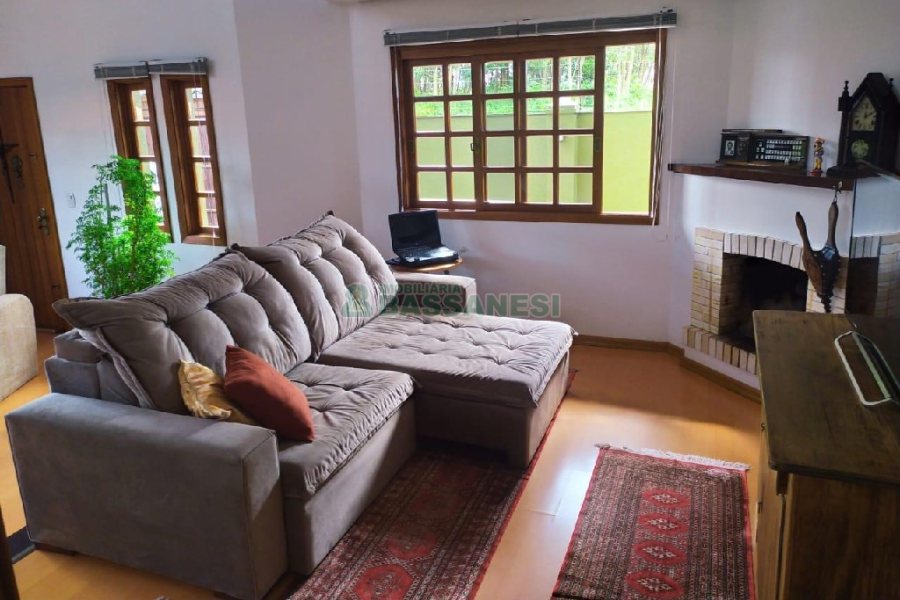 Casa com 249m², 3 dormitórios, 2 vagas, no bairro Desvio Rizzo em Caxias do Sul para Comprar