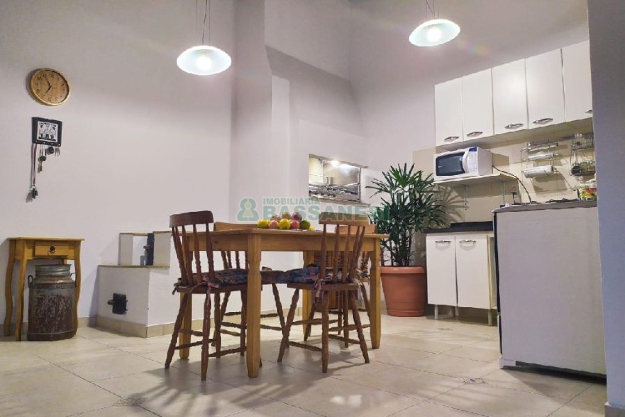 Casa com 249m², 3 dormitórios, 2 vagas, no bairro Desvio Rizzo em Caxias do Sul para Comprar