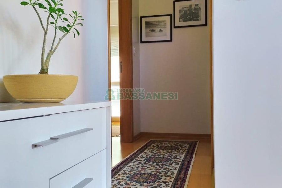 Casa com 249m², 3 dormitórios, 2 vagas, no bairro Desvio Rizzo em Caxias do Sul para Comprar