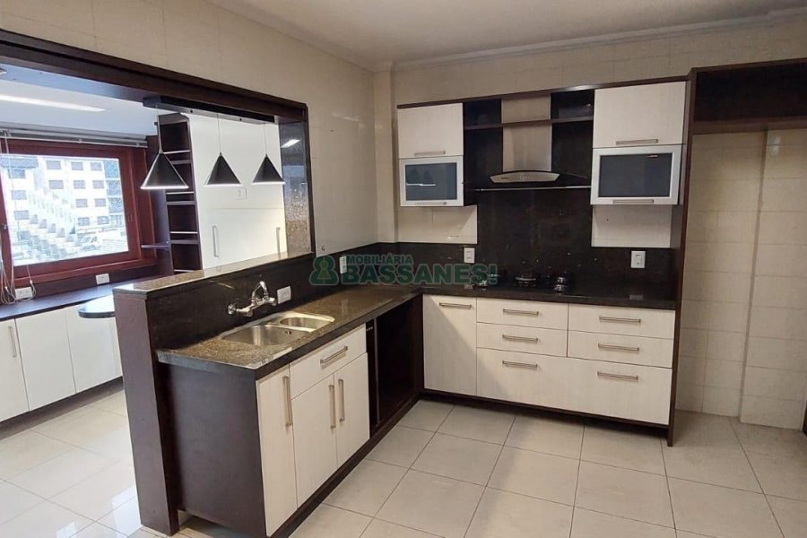 Apto Mobiliado com 120m², 3 dormitórios, 3 vagas, no bairro Jardim América em Caxias do Sul para Alugar