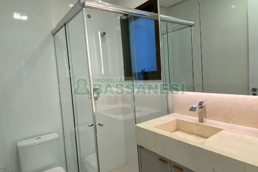Apartamento com 98m², 2 dormitórios, 2 vagas, no bairro Vila Horn em Caxias do Sul para Comprar
