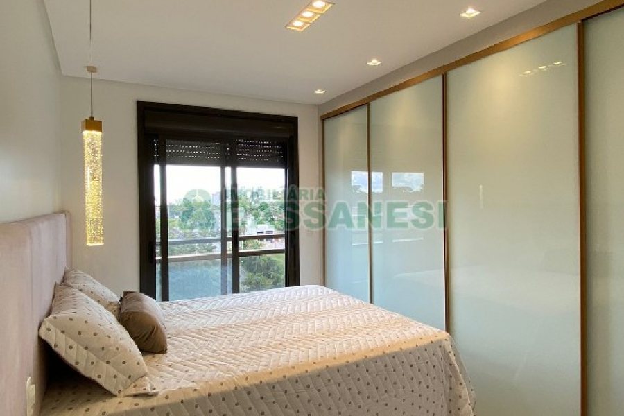 Apartamento com 98m², 2 dormitórios, 2 vagas, no bairro Vila Horn em Caxias do Sul para Comprar