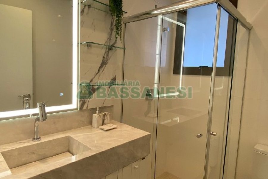 Apartamento com 98m², 2 dormitórios, 2 vagas, no bairro Vila Horn em Caxias do Sul para Comprar