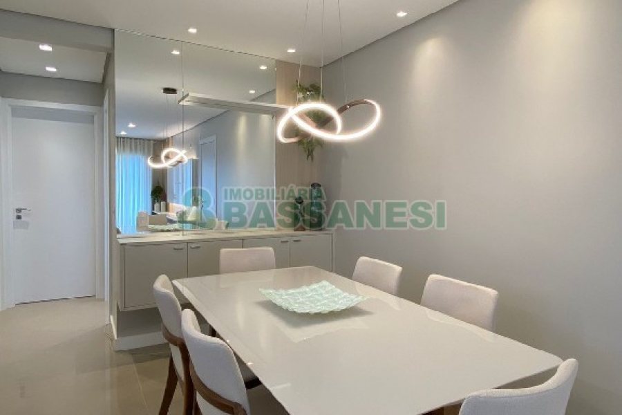 Apartamento com 98m², 2 dormitórios, 2 vagas, no bairro Vila Horn em Caxias do Sul para Comprar