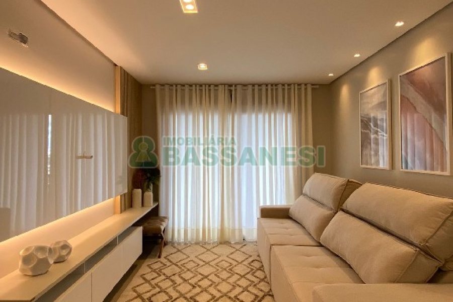 Apartamento com 98m², 2 dormitórios, 2 vagas, no bairro Vila Horn em Caxias do Sul para Comprar