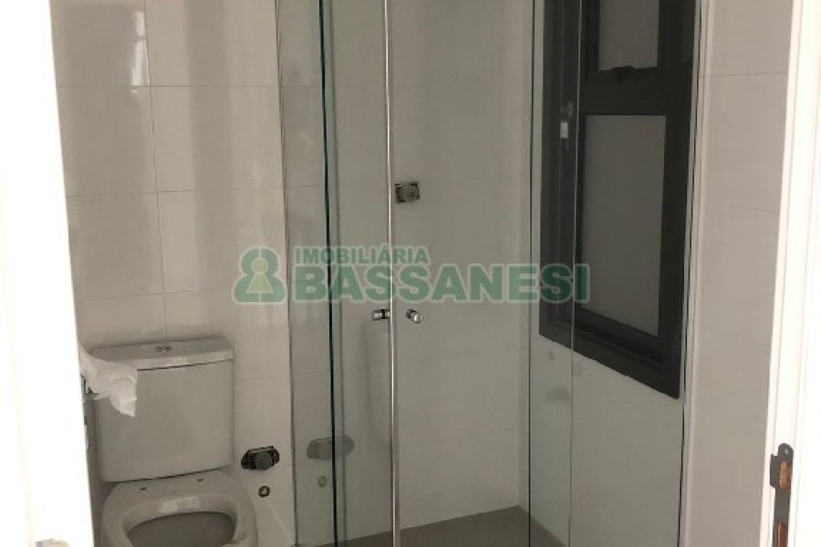 Apartamento com 98m², 2 dormitórios, 2 vagas, no bairro Vila Horn em Caxias do Sul para Comprar