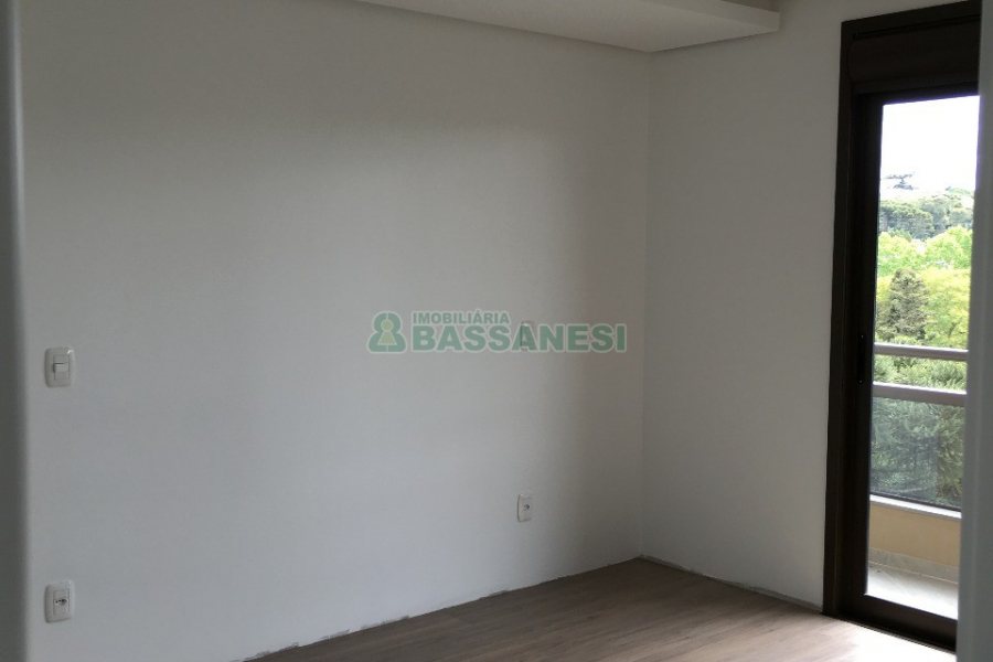 Apartamento com 115m², 3 dormitórios, 2 vagas, no bairro Vila Horn em Caxias do Sul para Comprar