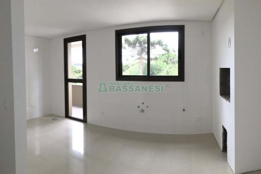 Apartamento com 115m², 3 dormitórios, 2 vagas, no bairro Vila Horn em Caxias do Sul para Comprar