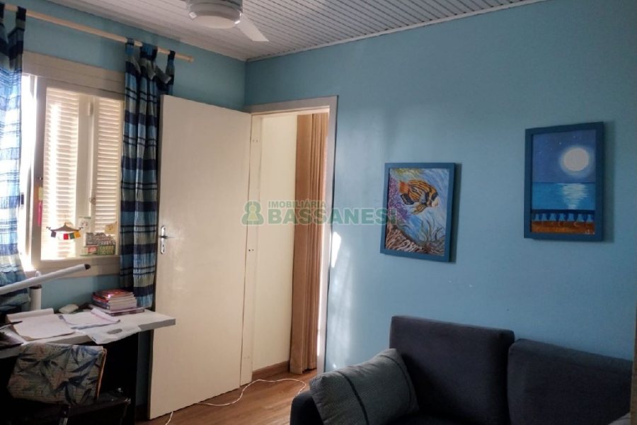 Casa com 148m², 4 dormitórios, 2 vagas, no bairro Universitário em Caxias do Sul para Comprar