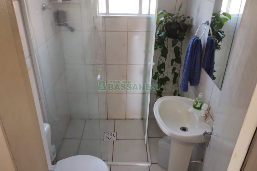 Casa com 148m², 4 dormitórios, 2 vagas, no bairro Universitário em Caxias do Sul para Comprar