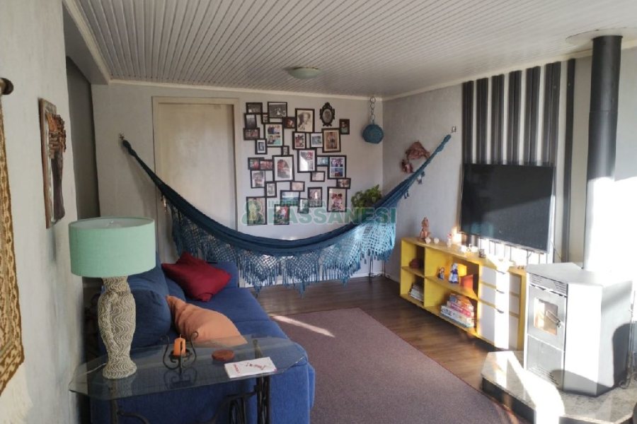 Casa com 148m², 4 dormitórios, 2 vagas, no bairro Universitário em Caxias do Sul para Comprar