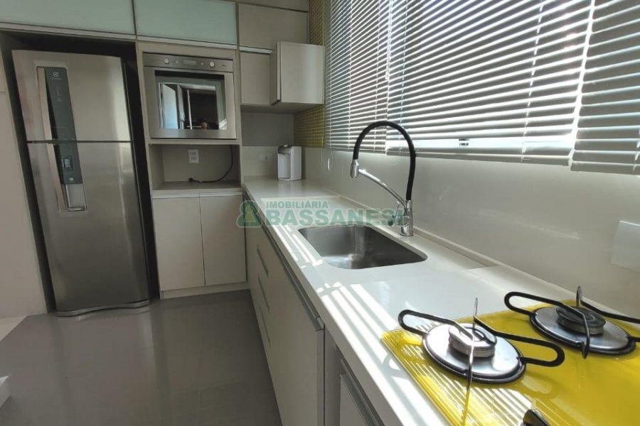 Apto Mobiliado com 95m², 2 dormitórios, 2 vagas, no bairro Rio Branco em Caxias do Sul para Alugar