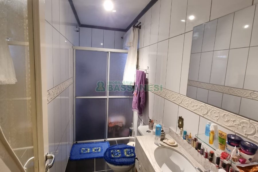 Casa com 295m², 4 dormitórios, 2 vagas, no bairro Charqueadas em Caxias do Sul para Comprar