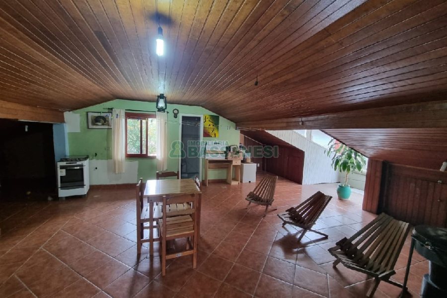 Casa com 295m², 4 dormitórios, 2 vagas, no bairro Charqueadas em Caxias do Sul para Comprar