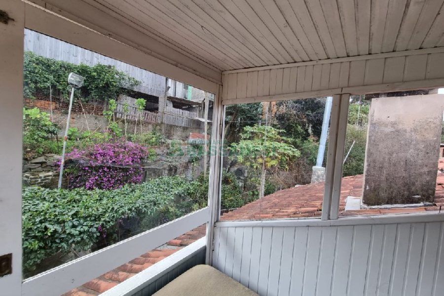 Casa com 295m², 4 dormitórios, 2 vagas, no bairro Charqueadas em Caxias do Sul para Comprar