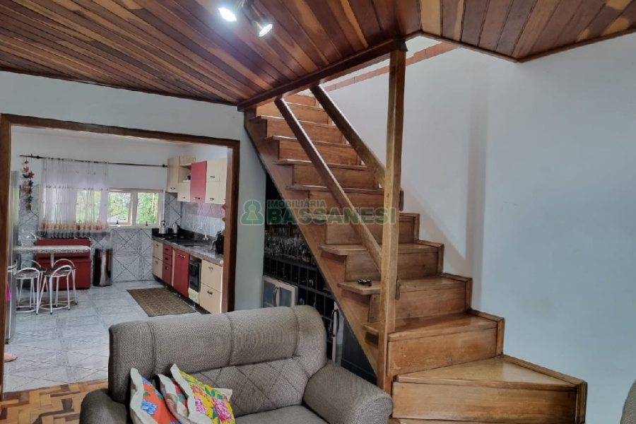 Casa com 295m², 4 dormitórios, 2 vagas, no bairro Charqueadas em Caxias do Sul para Comprar