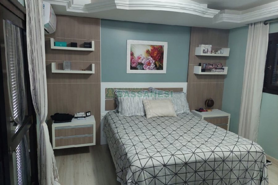 Casa com 240m², 3 dormitórios, 2 vagas, no bairro São Luiz em Caxias do Sul para Comprar