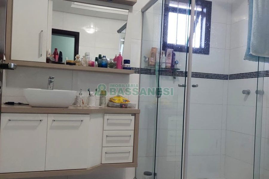 Casa com 240m², 3 dormitórios, 2 vagas, no bairro São Luiz em Caxias do Sul para Comprar