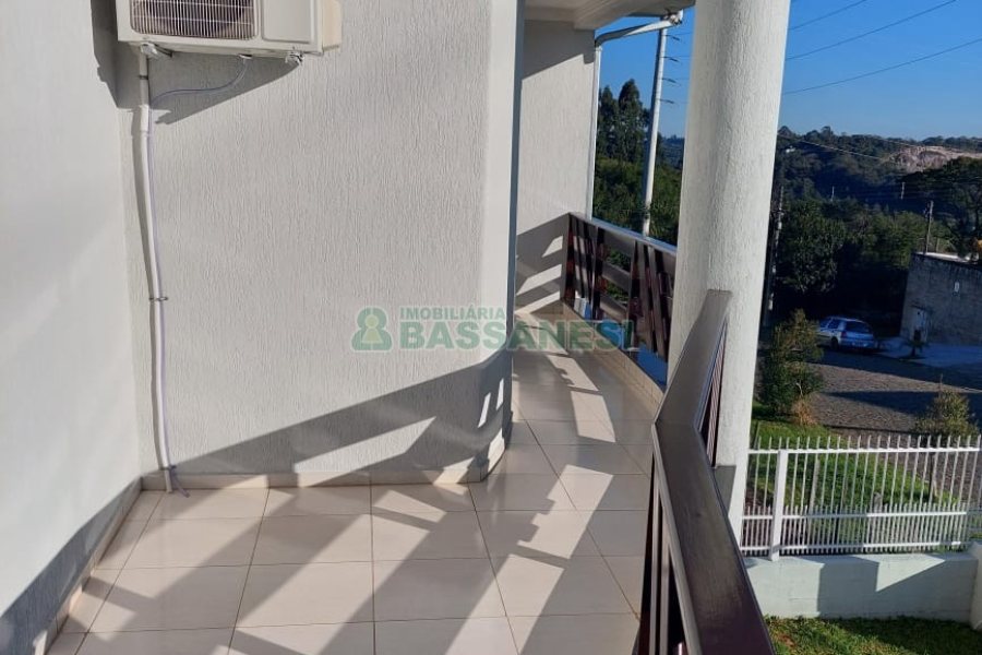 Casa com 240m², 3 dormitórios, 2 vagas, no bairro São Luiz em Caxias do Sul para Comprar