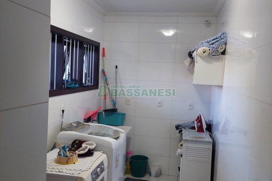 Casa com 240m², 3 dormitórios, 2 vagas, no bairro São Luiz em Caxias do Sul para Comprar