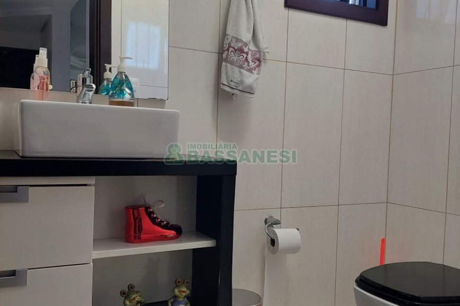 Casa com 240m², 3 dormitórios, 2 vagas, no bairro São Luiz em Caxias do Sul para Comprar