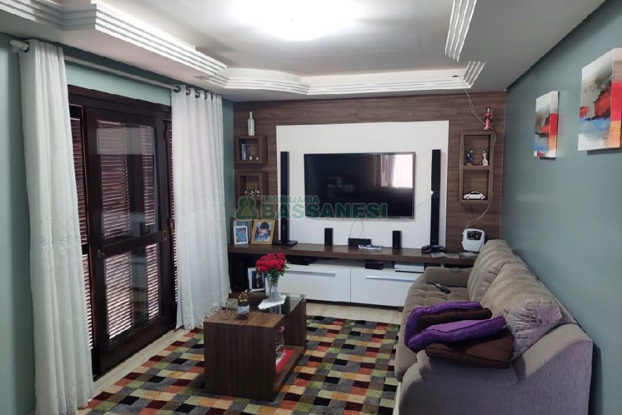 Casa com 240m², 3 dormitórios, 2 vagas, no bairro São Luiz em Caxias do Sul para Comprar