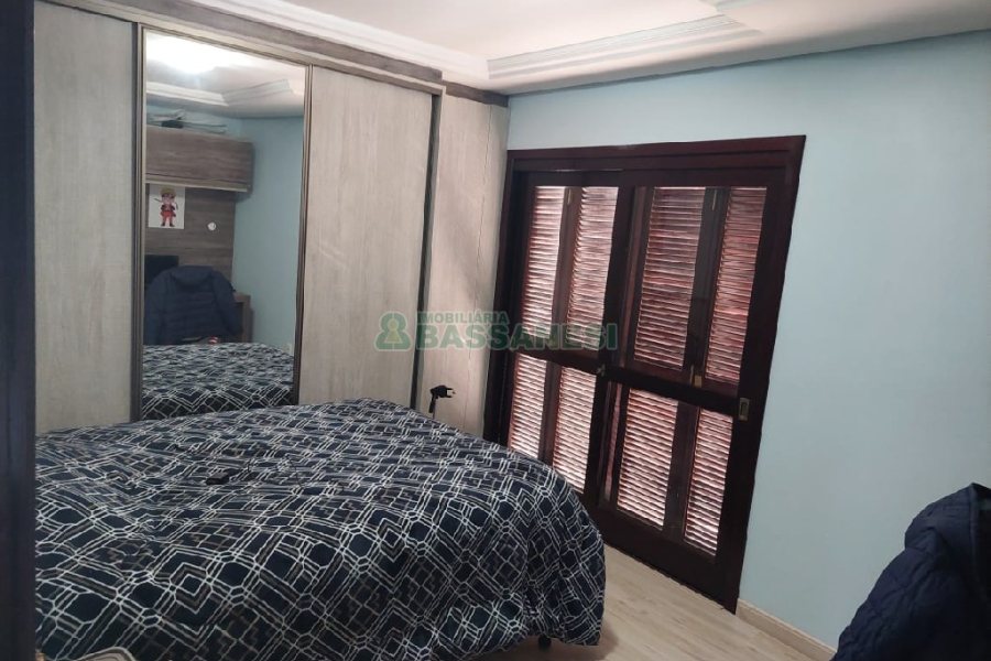 Casa com 240m², 3 dormitórios, 2 vagas, no bairro São Luiz em Caxias do Sul para Comprar